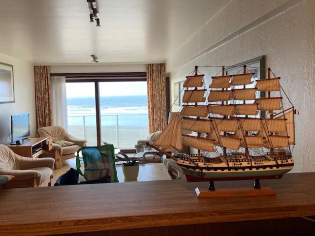 Seagull, Ruim En Volledig Vernieuwd Appartement Met Zeezicht In Westende Middelkerke Eksteriør bilde