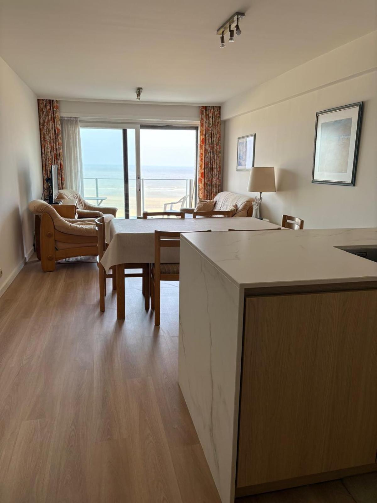 Seagull, Ruim En Volledig Vernieuwd Appartement Met Zeezicht In Westende Middelkerke Eksteriør bilde
